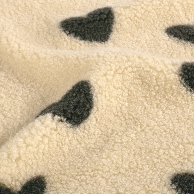 Sherpa Fleece bedruckt Herzen beige