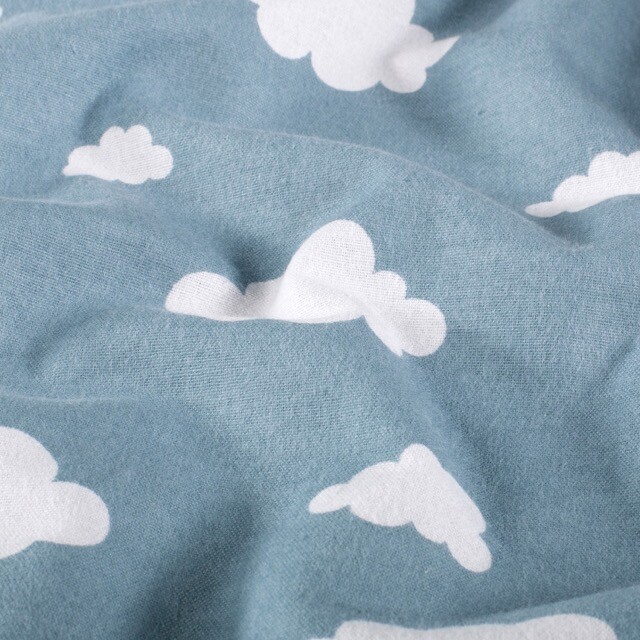 Flanell bedruckt wolken babyblau