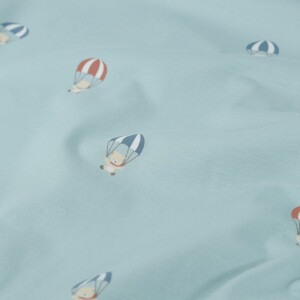 Baumwolljersey Bären an Fallschirmen babyblau